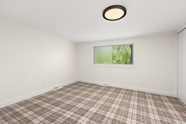 Building Photo - 1010 S Osage Dr
