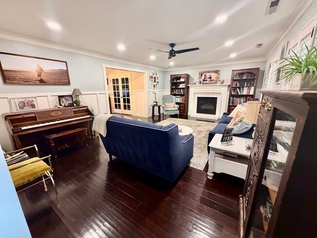 Building Photo - Gorgeous 4 Bedroom Home!!