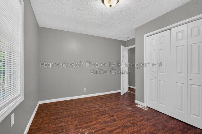 Building Photo - 452 Bluff Dr