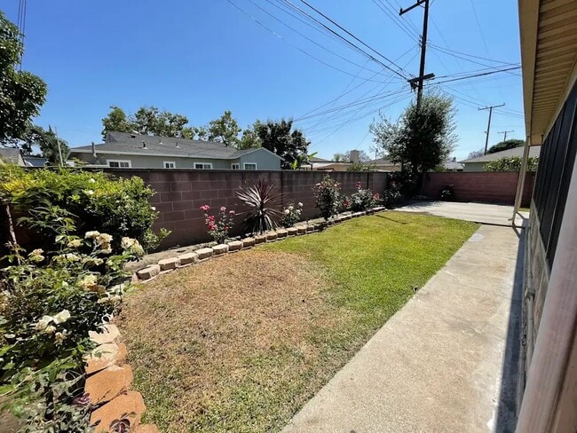 Building Photo - 12803 Muroc St