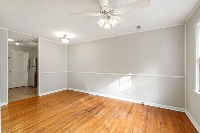 Building Photo - 409B