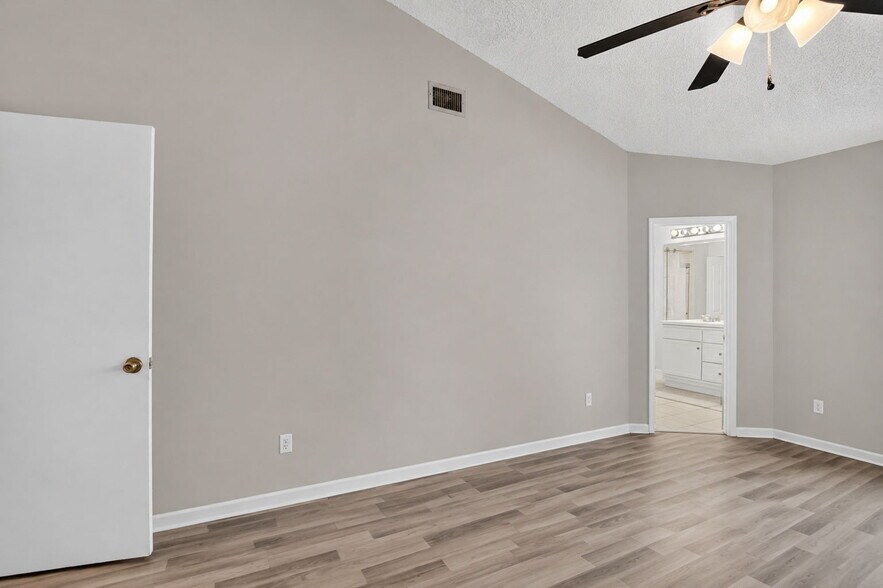 Building Photo - 5314 Sapphire Vly