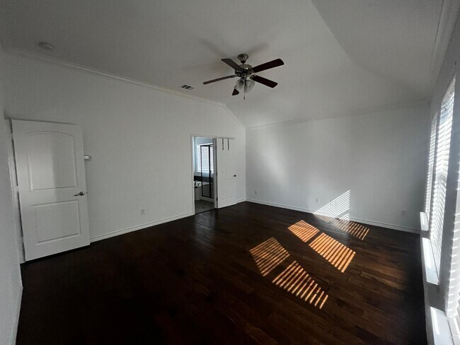 Building Photo - 1508 Pillar Bluff Way