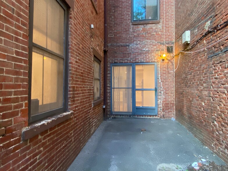Building Photo - 525 Massachusetts Ave