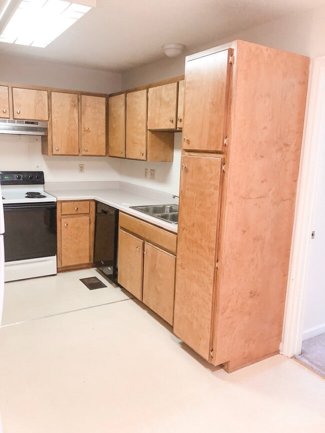 Building Photo - 808 Folmar St