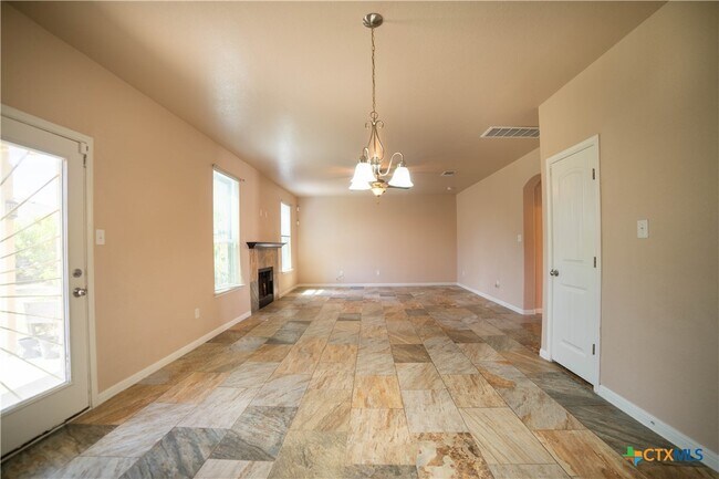 Building Photo - 602 W Vega Ln