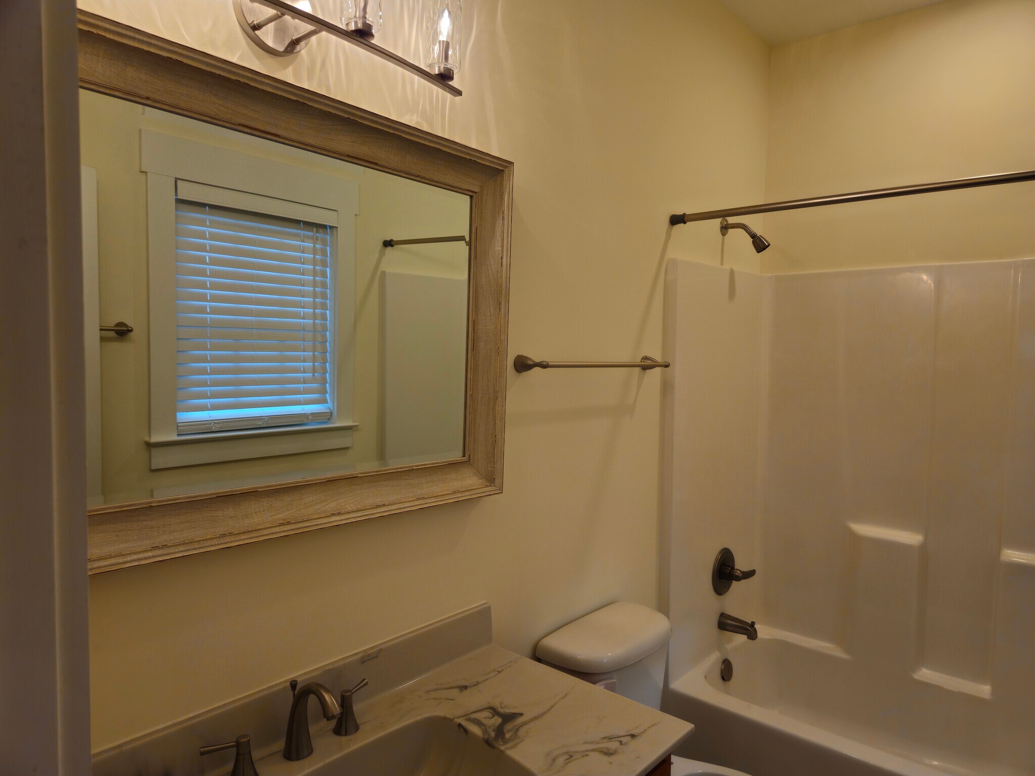 Building Photo - 112 Minnow Dr