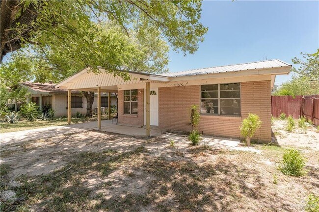 Building Photo - 25 Quince Ave