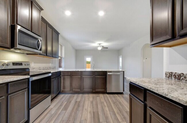 Building Photo - 9351 Aniston Blf