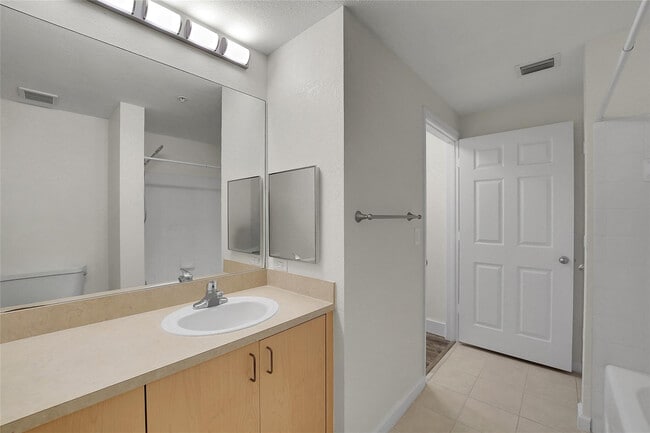 Building Photo - 533 NE 3rd Ave