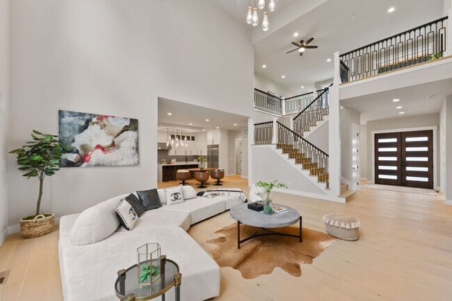 Building Photo - Luxury Bellevue Estate in Prestigious Bridle Trails For Rent