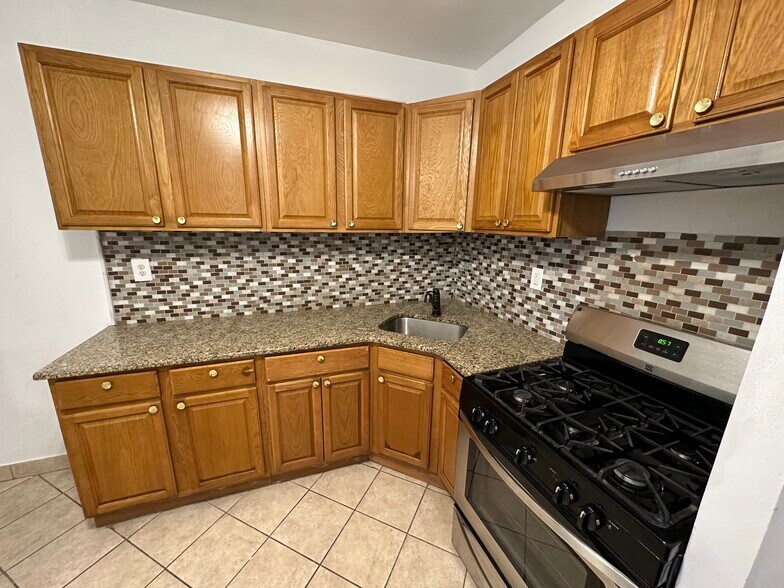 Building Photo - 3185 Tulip St