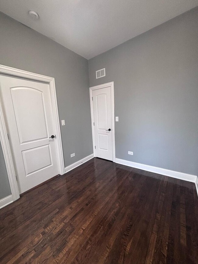 Building Photo - 1826 S Springfield Ave