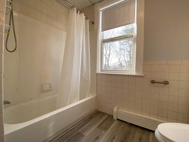 Building Photo - 63 Holten St