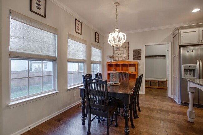 Building Photo - Pristine 5 Bed Fenced Franklin Home!