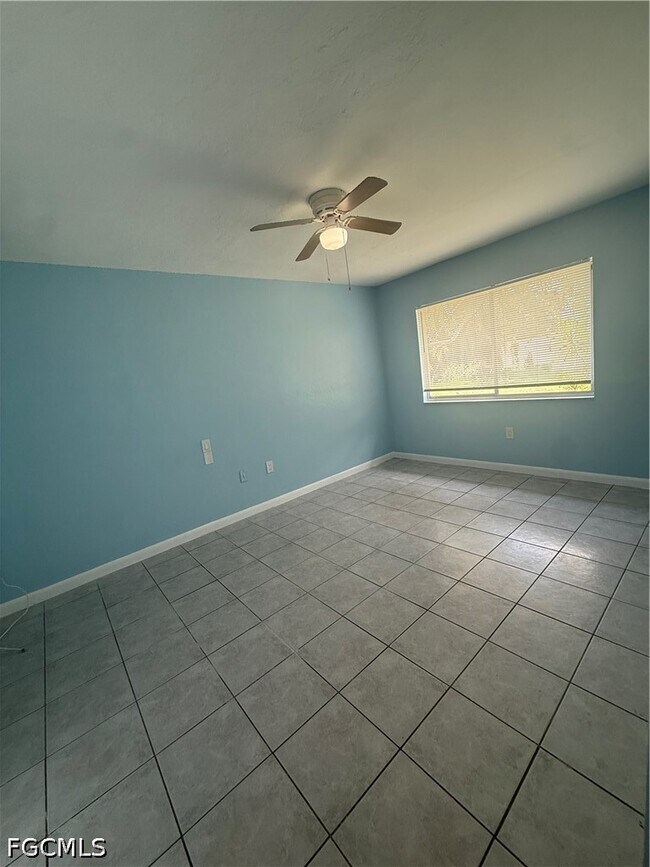 Building Photo - 257 Cape Coral Pkwy E
