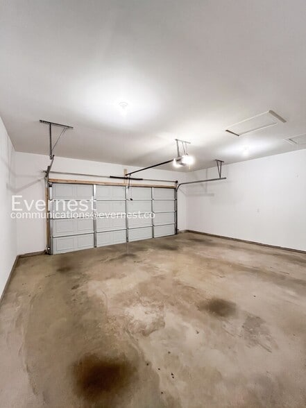 Building Photo - 1036 Echo Rdg Rd