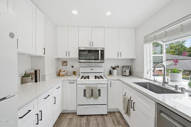 Building Photo - 6743 Shakespeare Way