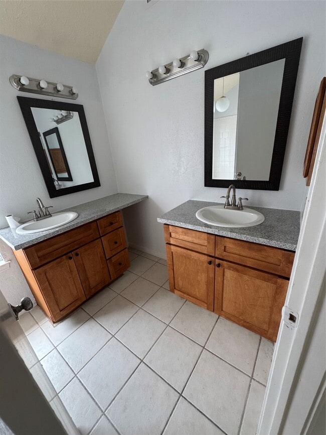 Building Photo - 11922 Sulphur Springs Dr