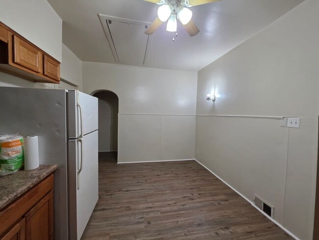 Building Photo - Updated 2 bedroom 1 bath house!