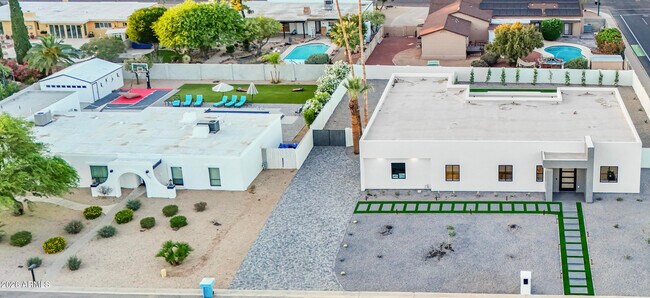 Building Photo - 5540 E Dahlia Dr