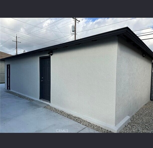 Building Photo - 1436 N Hollywood Way