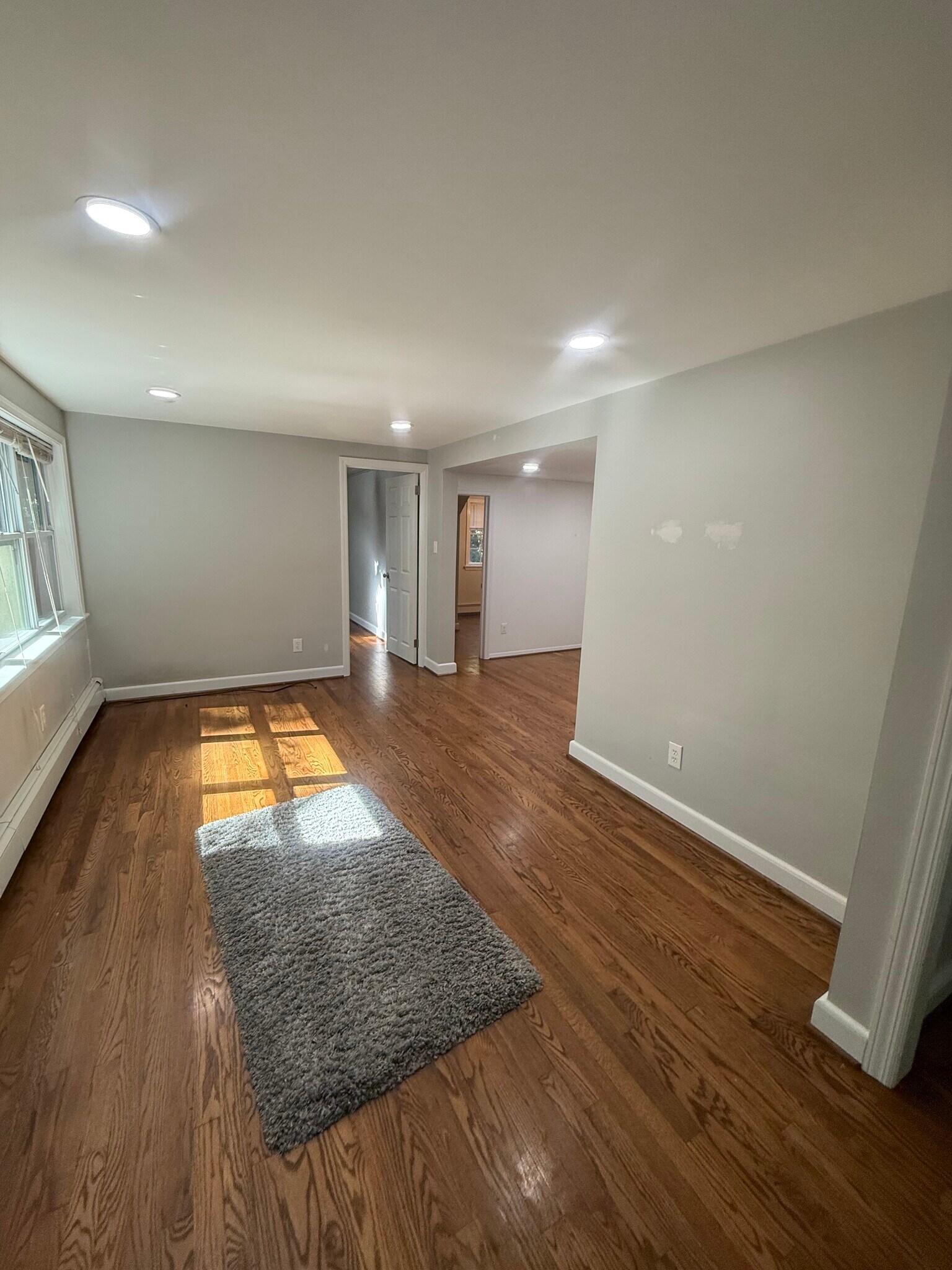 Building Photo - 8 E Woodbound Dr