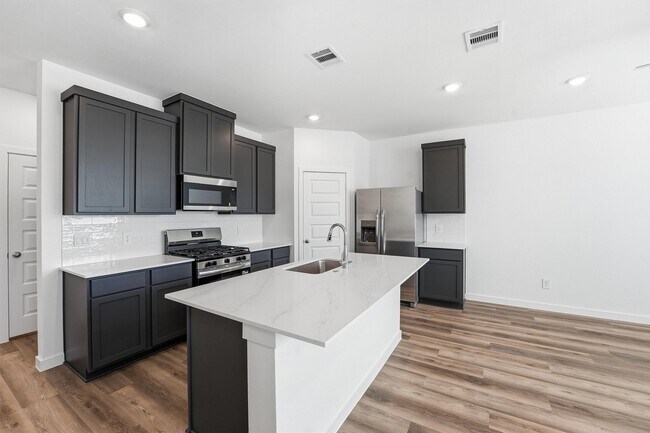 Building Photo - 963 Mansfield St