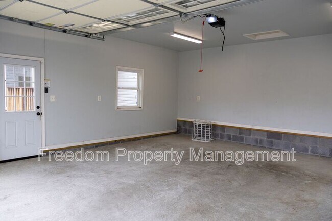 Building Photo - 5914 Ridge View Dr