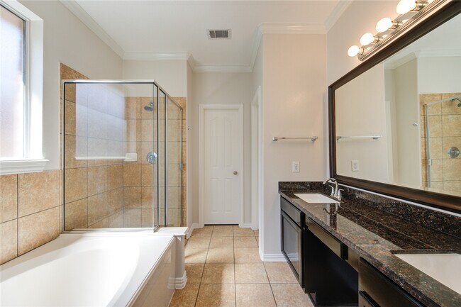 Building Photo - 24615 Lakecrest Bend Dr