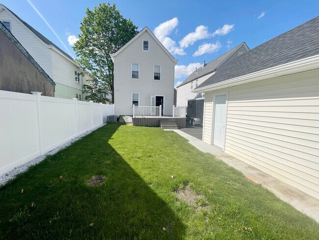 Building Photo - 26 Armm Ave