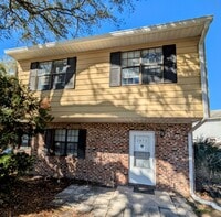 Building Photo - "COMING SOON! Spacious 3-Bedroom Townhouse Retreat with 2.5 Baths in Orange Park Awaits!"