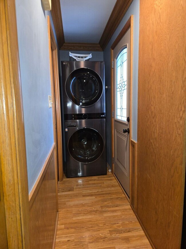 Building Photo - 132 Corll St