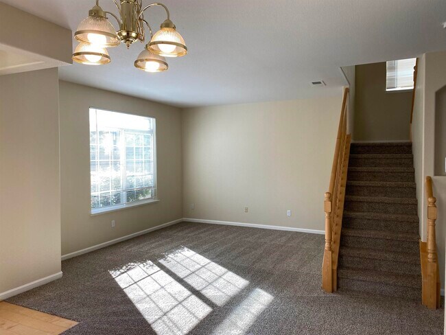 Building Photo - 743 Queensland Cir