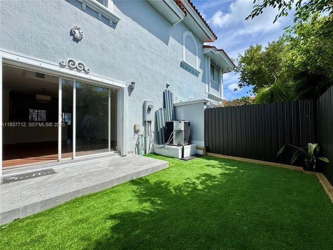 Building Photo - 11667 NE 18th Dr