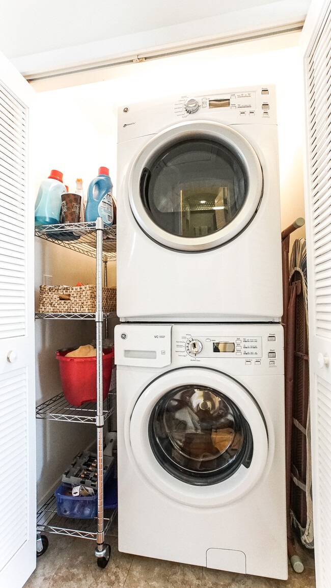 Building Photo - 309 Montrose St