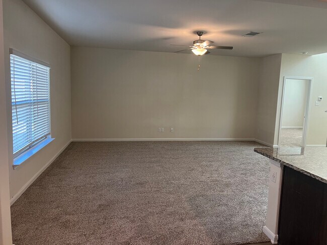 Building Photo - Room in House on Serena Dr