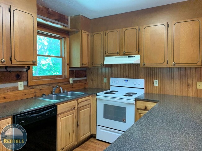 Building Photo - 159 David Sides Rd