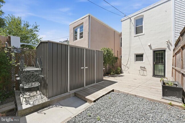 Building Photo - 1423 Duncan St NE