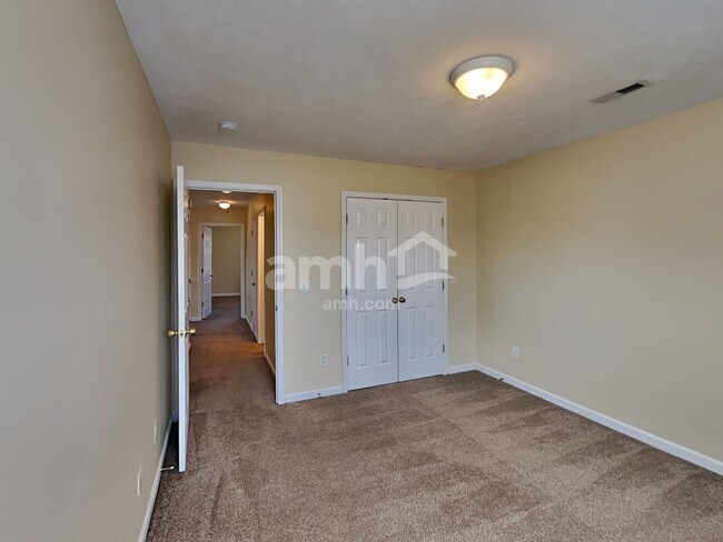 Building Photo - 427 Parrish Hill