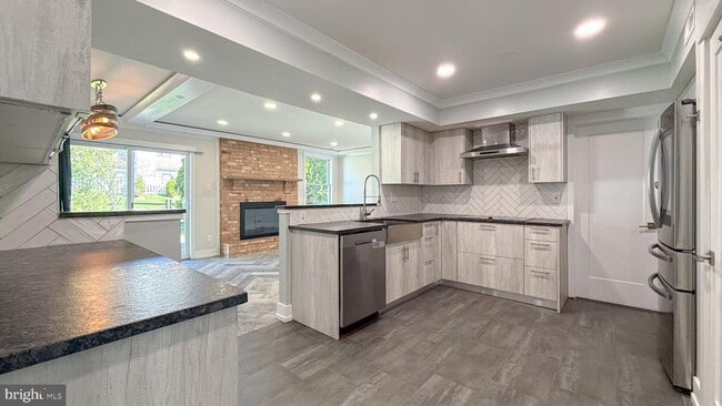 Building Photo - 10 Cedarbrook Dr