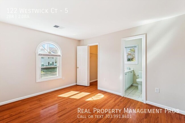 Building Photo - 122 Westwick Ct