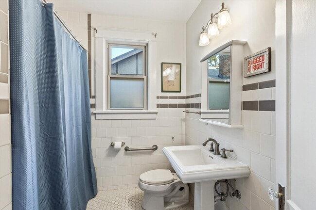 Building Photo - 1621 Linden Ave