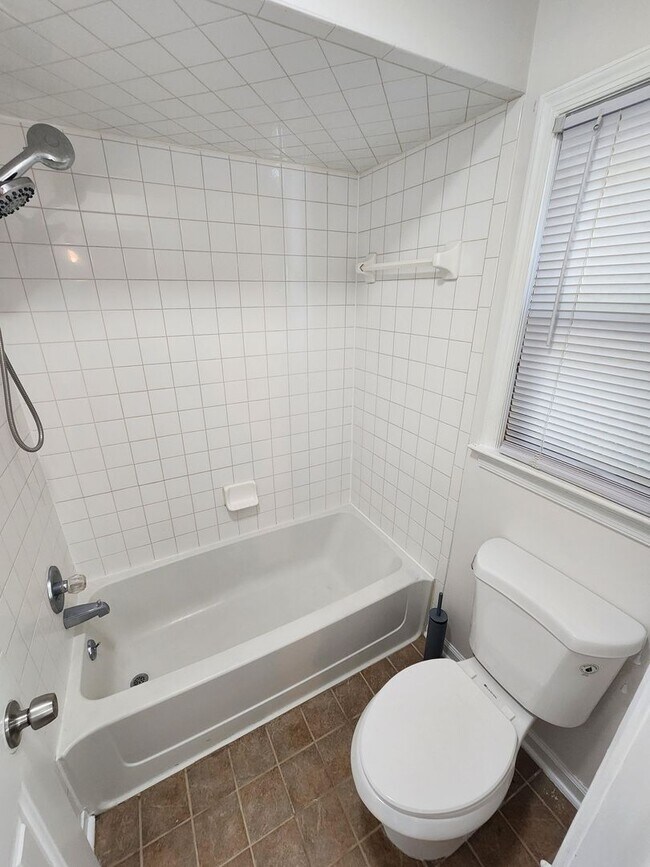 Building Photo - 4 Bedroom Home in Sought Out Neighborhood ...