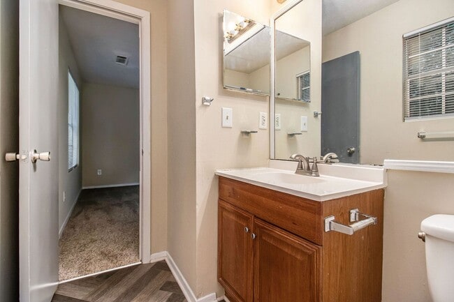 Building Photo - 3 Bedroom 2.5 Bath House