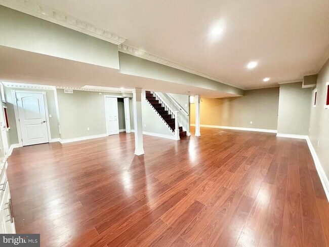 Building Photo - 37 Richards Rd