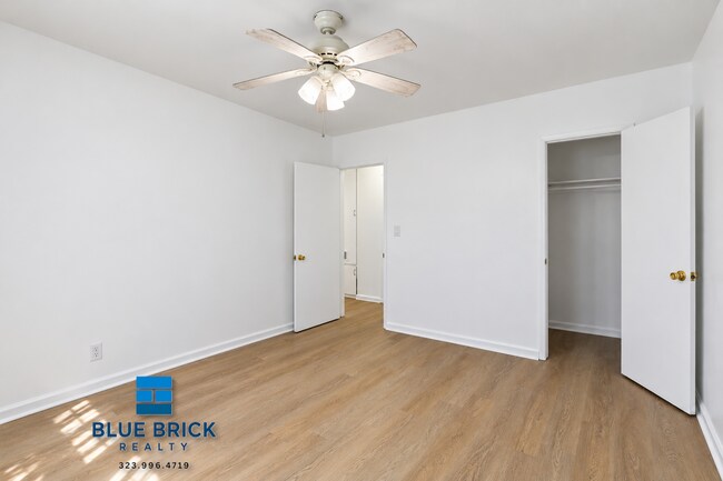 Building Photo - 12805 Vanowen St