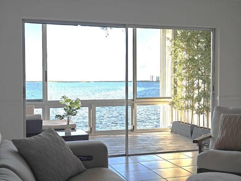 Building Photo - 410 Wilma Cir