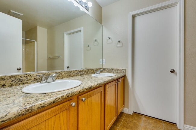 Building Photo - Single story 3 bedroom home in a lovely NW...