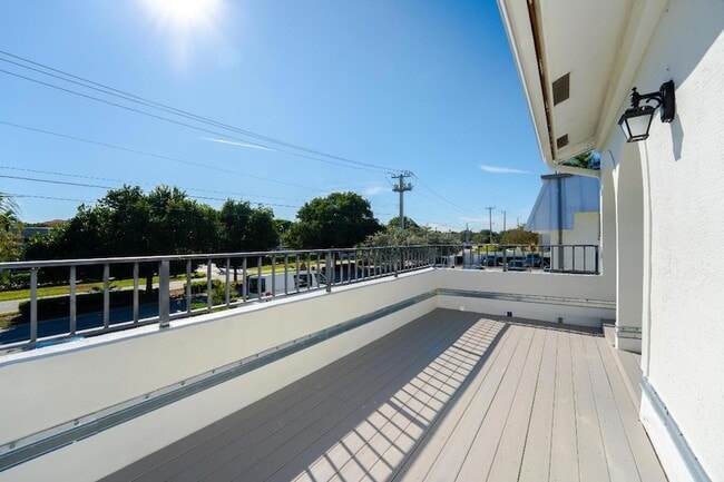 Building Photo - 665 Jeffery St